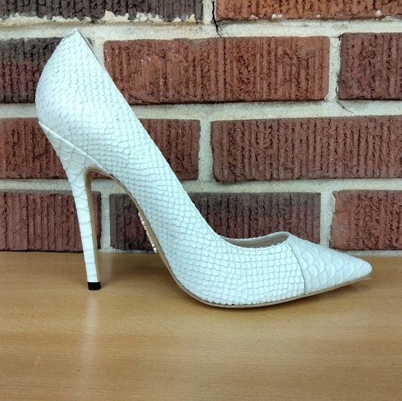 NWT House of CB London 5" Python Pointy Toe Pumps in White Sz. 41 / 9 - Picture 10 of 13